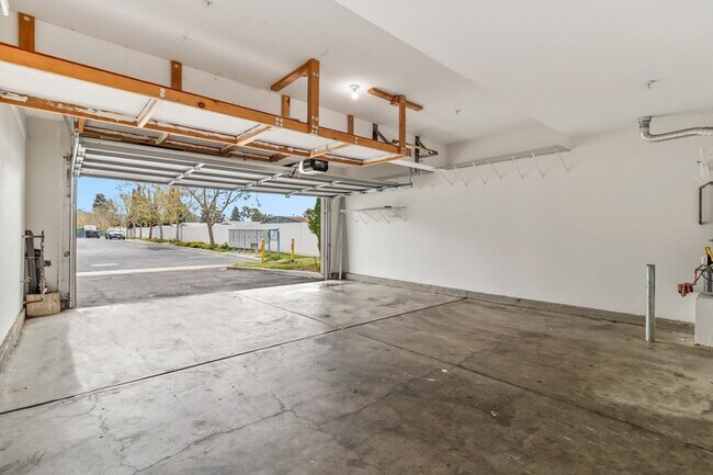 Building Photo - 308 Island Way