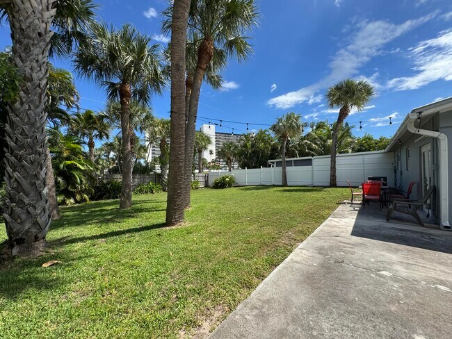 Building Photo - 110 N Las Olas Dr