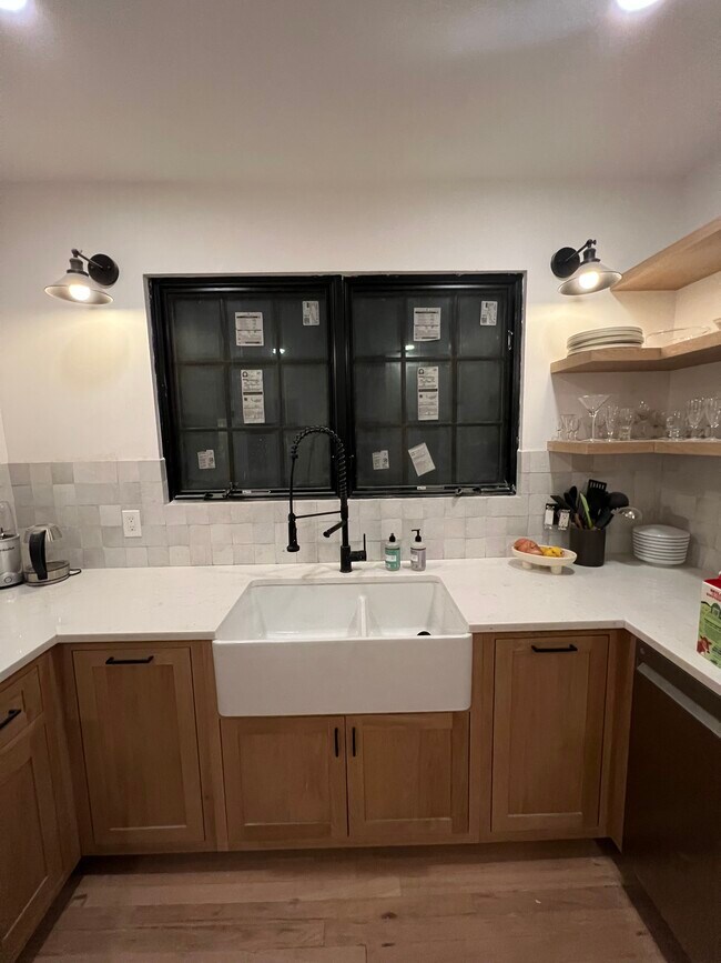 Building Photo - 528 Fellows Ave