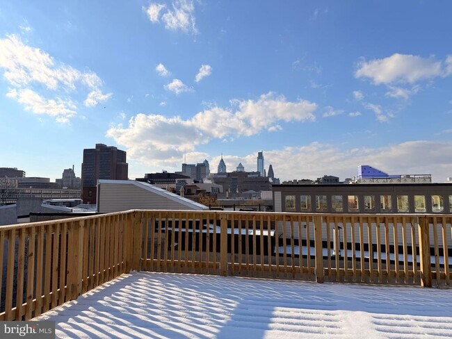 Building Photo - 136 N 3rd St