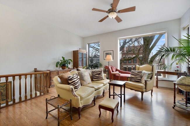 Living room - 1144 W Schubert Ave