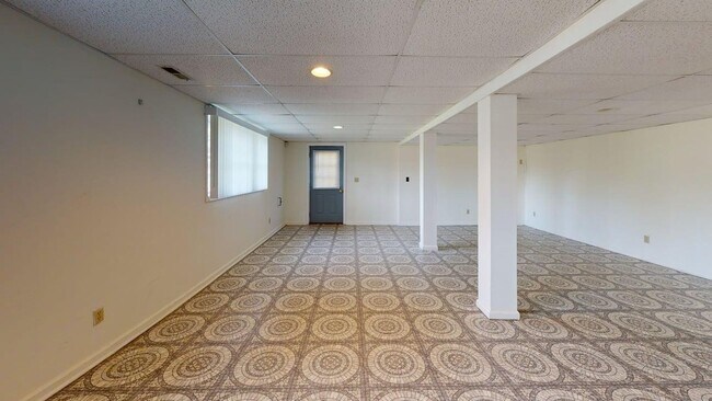 Building Photo - 975 Murray Ln