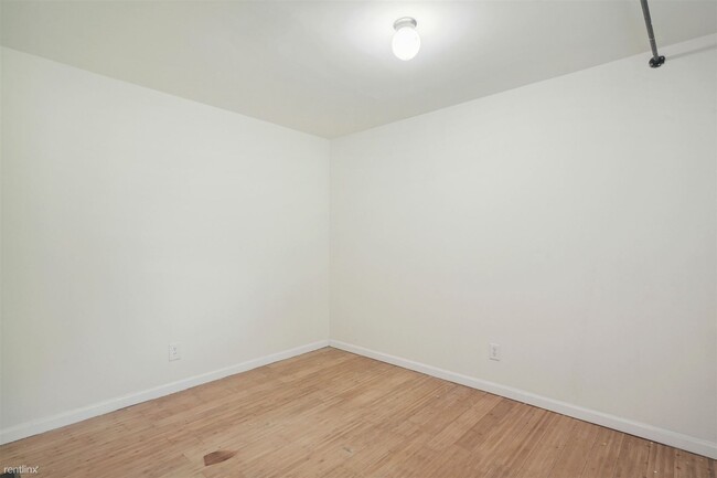 Building Photo - 3 br, 1 bath Triplex - 1616 WILLINGTON ST ...