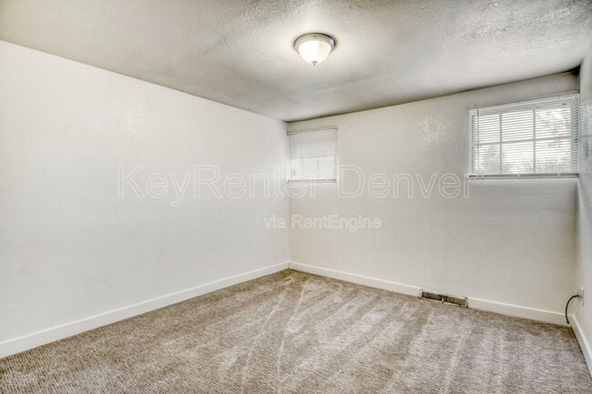 Building Photo - 654 Meade St