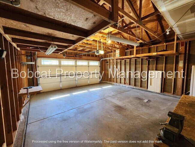 Building Photo - 1740 Cedarwood Dr