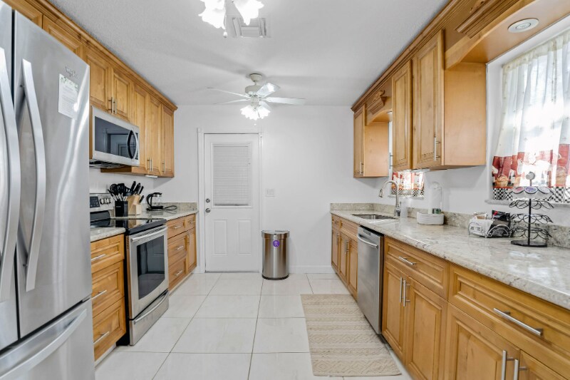 Building Photo - 244 Greymon Dr
