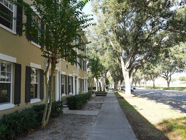 Building Photo - 1004 Waterside Dr