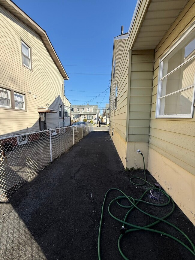 Building Photo - 520 Purce St