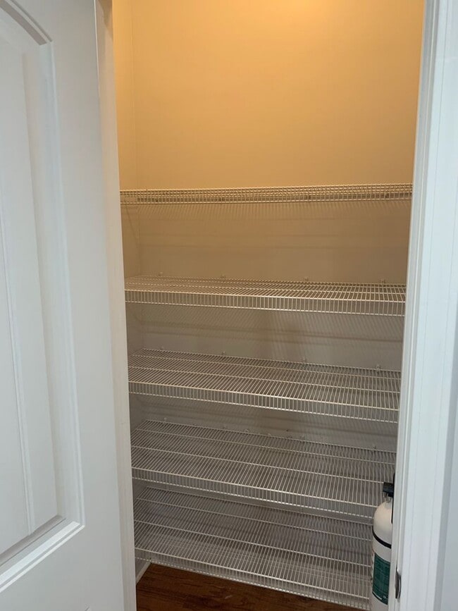 Building Photo - Lovely Eastside Townhome Condo Near Vet School- 3BR/3BATH!