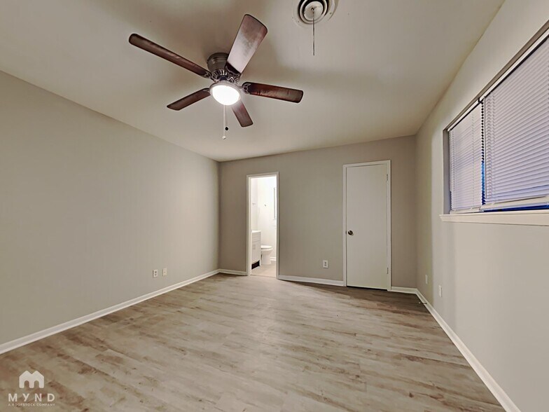 Building Photo - 6127 Heatherbrook Dr