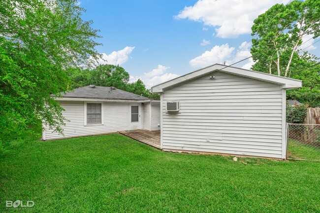 Building Photo - Home For Rent!