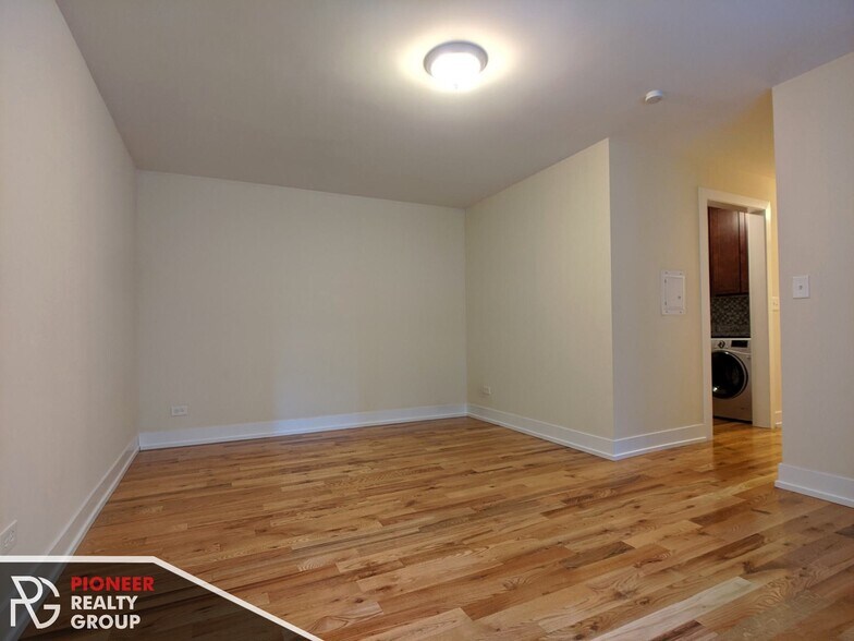 Building Photo - 563 W Arlington Pl