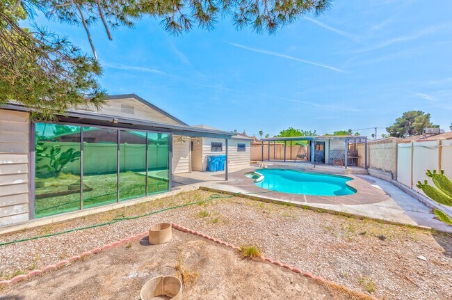 Building Photo - 5243 Orinda Ave