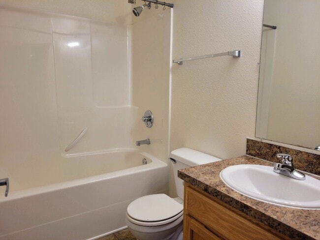 Building Photo - 450 Maylea Pl