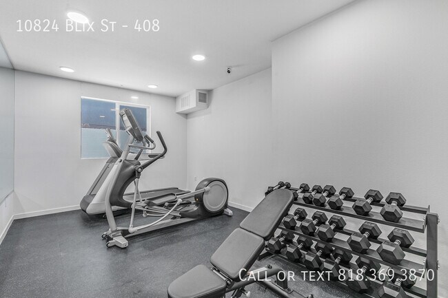 Building Photo - 10824 Blix St