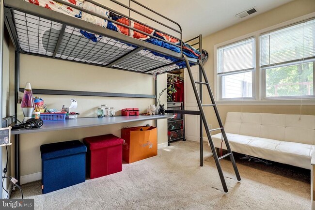Building Photo - 8113 Carlyle Pl