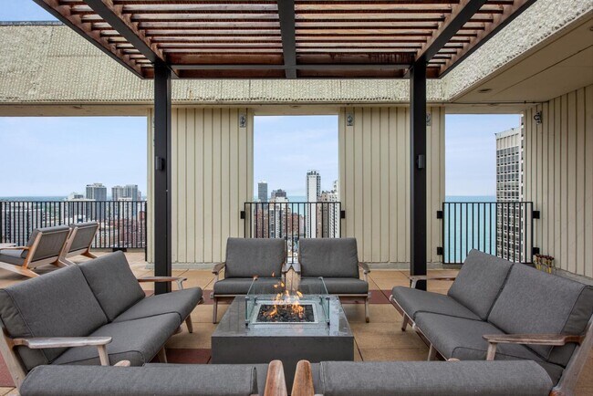 Building Photo - 100 E Bellevue Pl