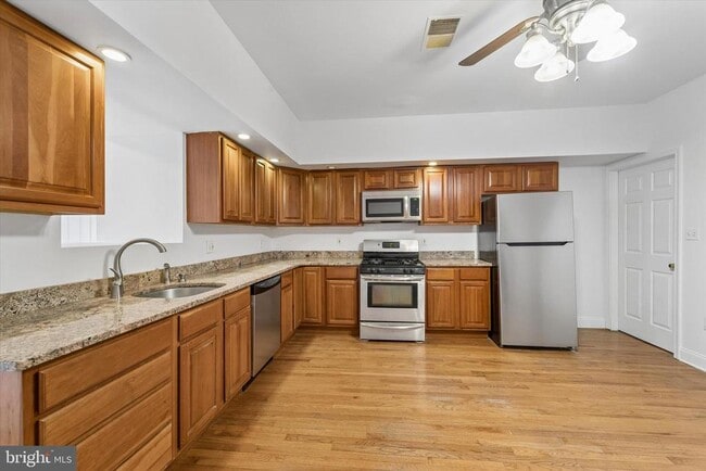 Building Photo - 3452 Sunnyside Ave