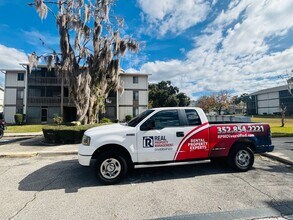 Building Photo - 1/1 Clean apartment