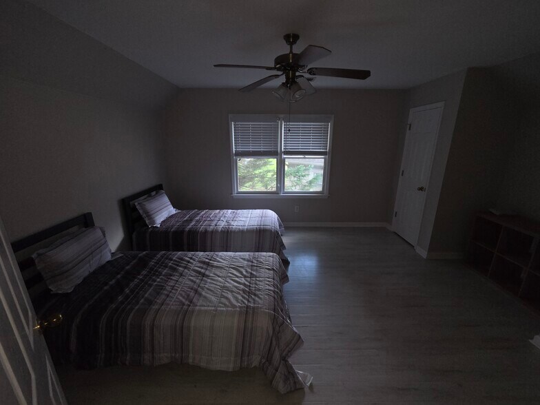 Building Photo - 321 Dulaine Cv