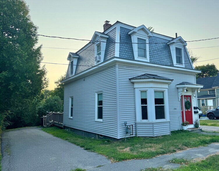 Building Photo - 246 Elm St