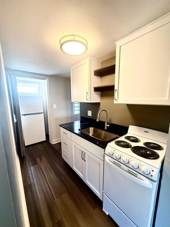 Building Photo - 120 36th St NE