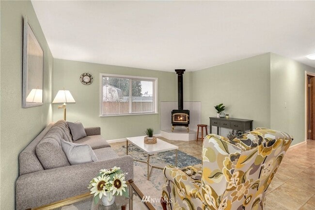 Building Photo - CLICK "REQUEST A TOUR" NOW!