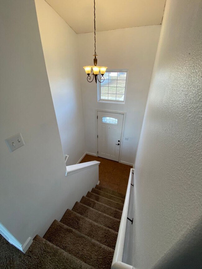 Building Photo - Beautiful 4 Bedroom, 3 Bathroom Split Leve...