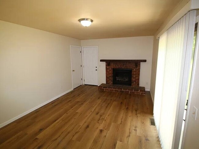 Building Photo - 904 N Duchesne Dr