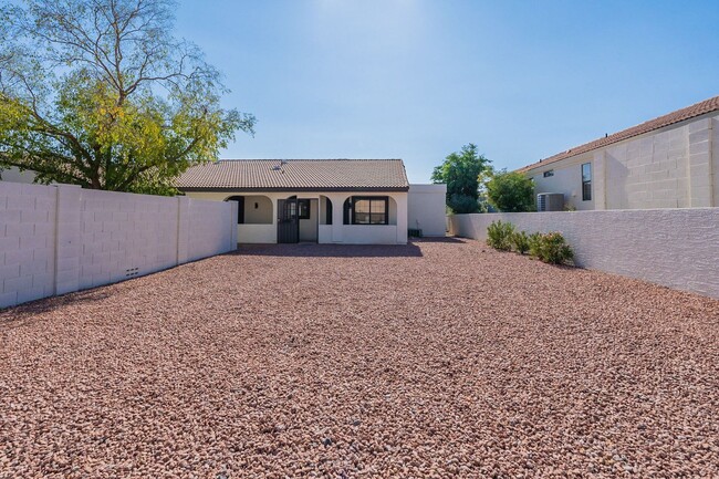 Building Photo - Two bedrooms with Garage in Fountain Hills!