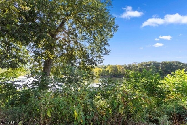 Building Photo - 190 US-46