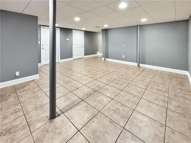 Building Photo - 2395 Powers Ferry Dr SE