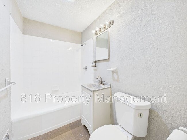 Building Photo - 2700 Oakley Ave