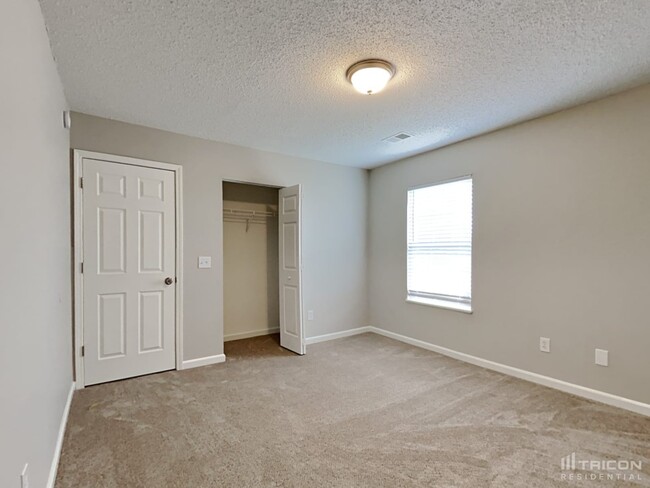 Building Photo - 661 Thornhill Dr