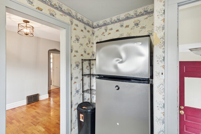 Building Photo - 629 St Clair Ave