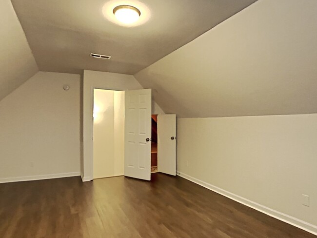 Building Photo - 2302 Amber Glen Dr