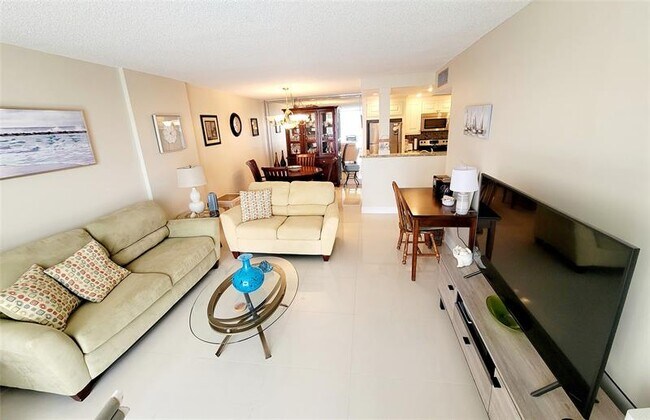 Primary Photo - 1009 N Ocean Blvd