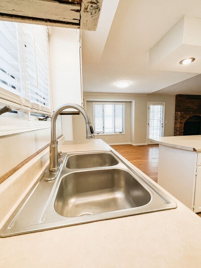 Building Photo - Southwest Springfield - Kickapoo High