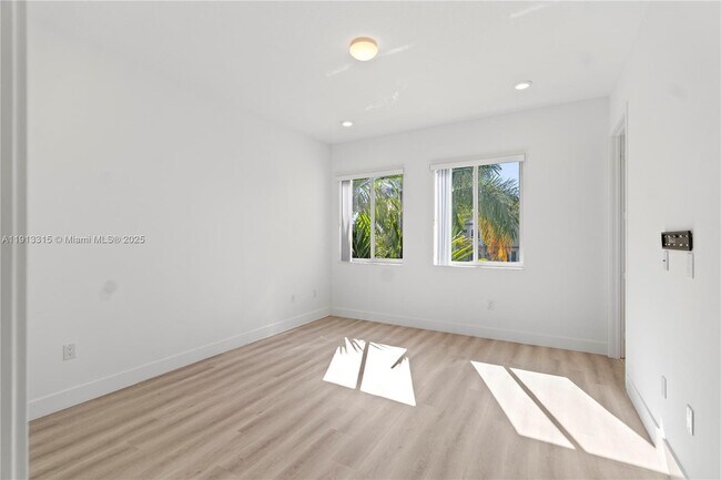 Building Photo - 10441 NW 66th St