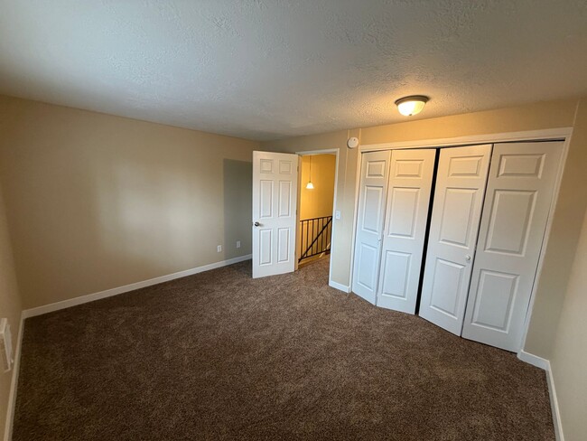 Building Photo - Sunnyside Duplex