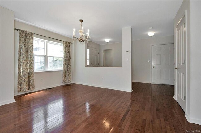 Building Photo - 31 Underhill Dr