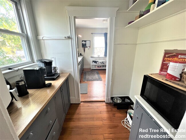 Building Photo - 10 Perkins St