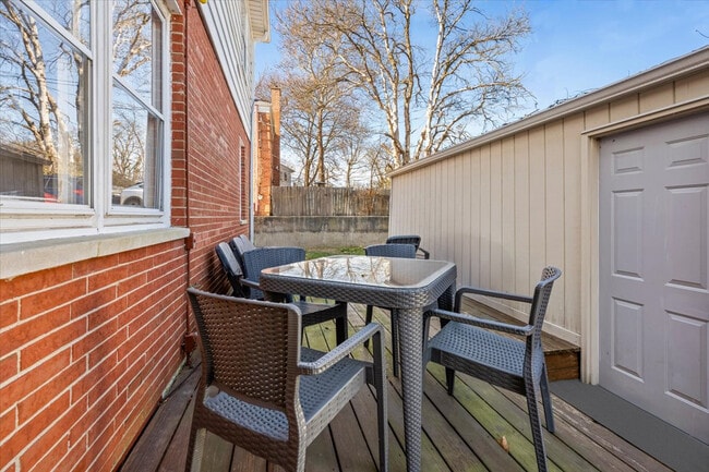 Building Photo - 580 Ivy Ct