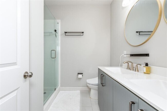 Building Photo - 912 Brees Ct