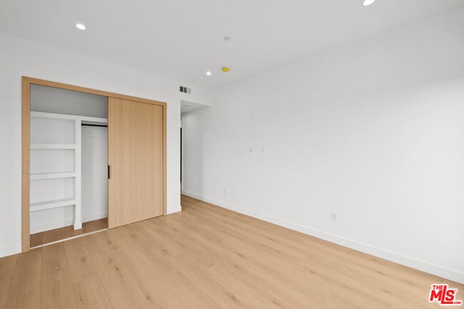 Building Photo - 2324 S Dunsmuir Ave