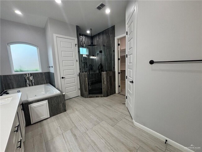 Building Photo - 33 Ensenada Ave