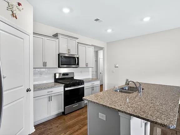 Building Photo - 462 Fenwick Dr