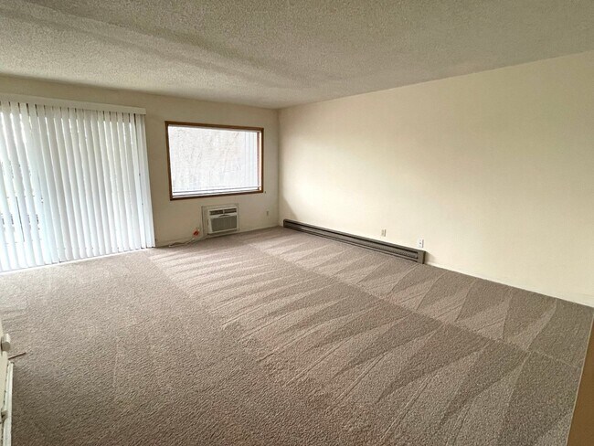 Building Photo - Peaceful 55+ Living | 2 Bed, 1 Bath Apartment with Golf Course Views — Kennewick, WA