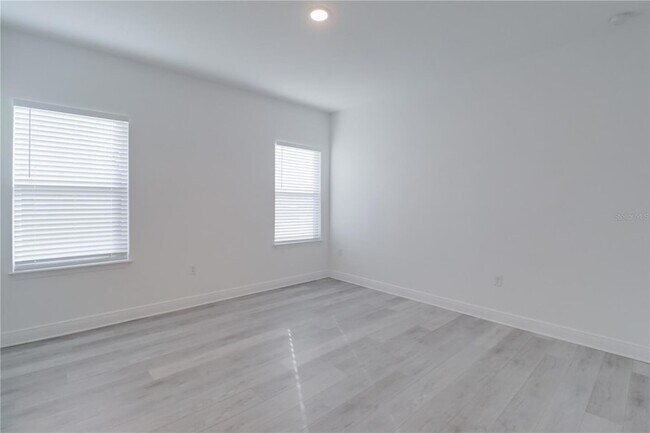 Building Photo - 2776 SW 142nd Ln