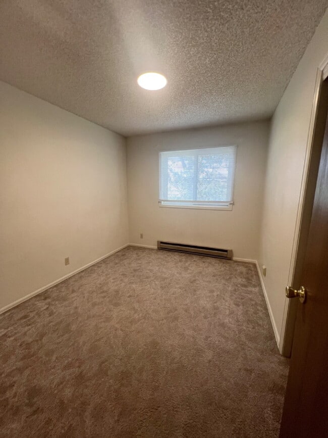 Building Photo - Upper level two bedroom, one bathroom clos...